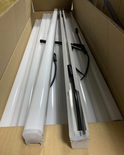 Led linear outdoor facade light